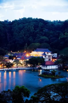 Kandy Lake Sri Lanka